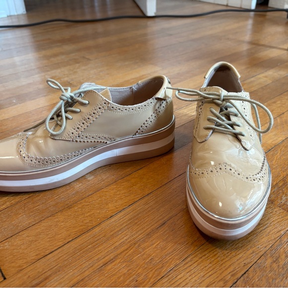 Elegant Tan Women's Brogues - Picture 6 of 10